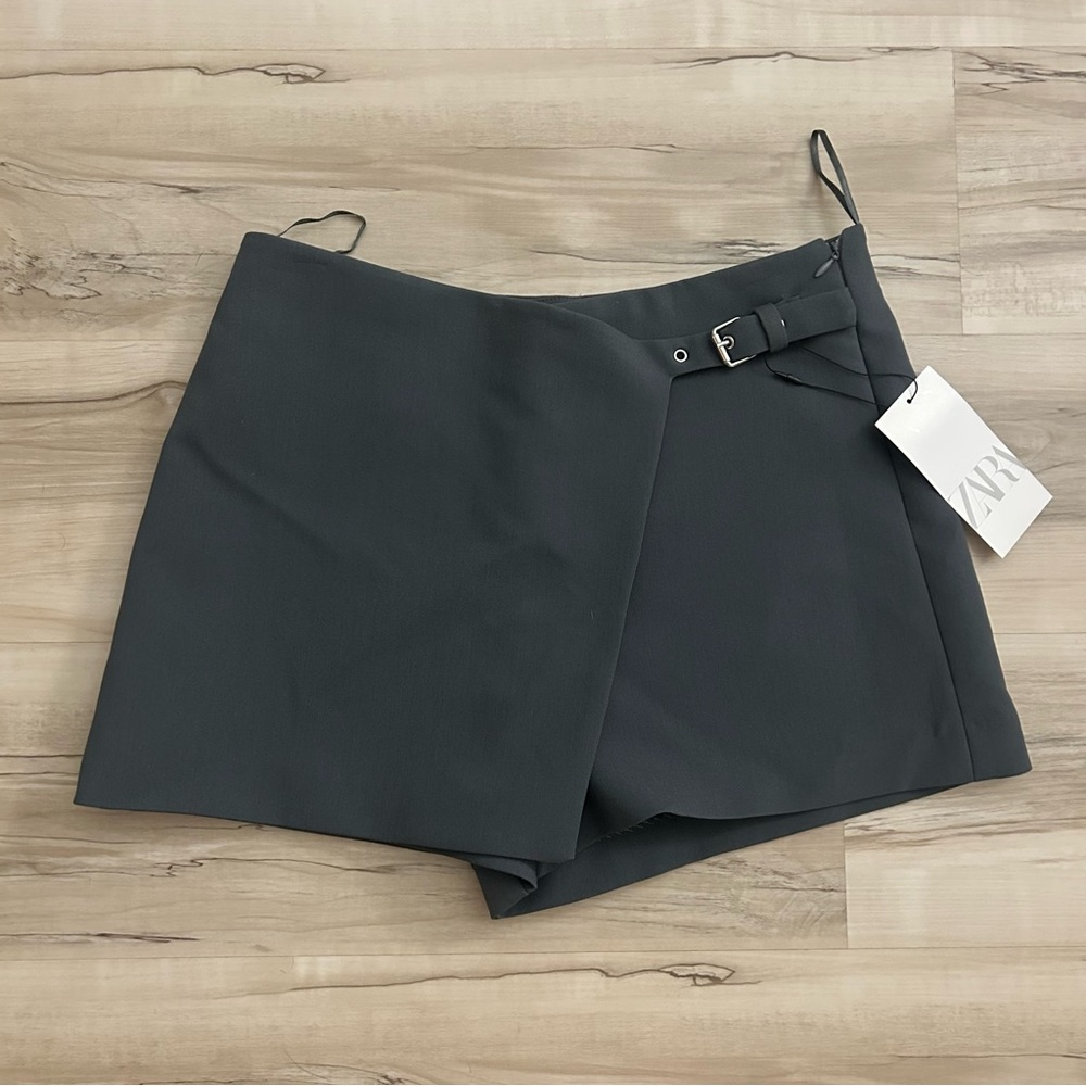 Zara Dark Gray Wrap-Front Women’s Shorts with Buckle Size Medium NWT